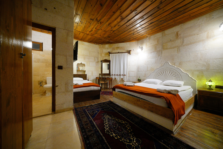 101 - Deluxe Art Triple Room with Balcony