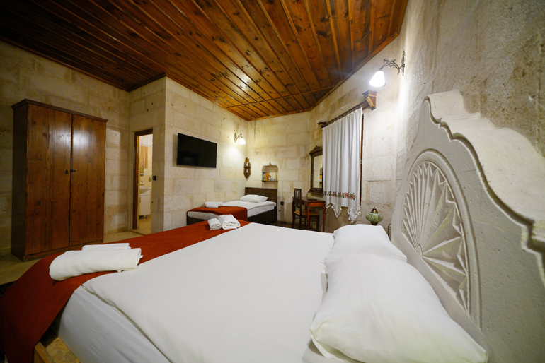 101 - Deluxe Art Triple Room with Balcony