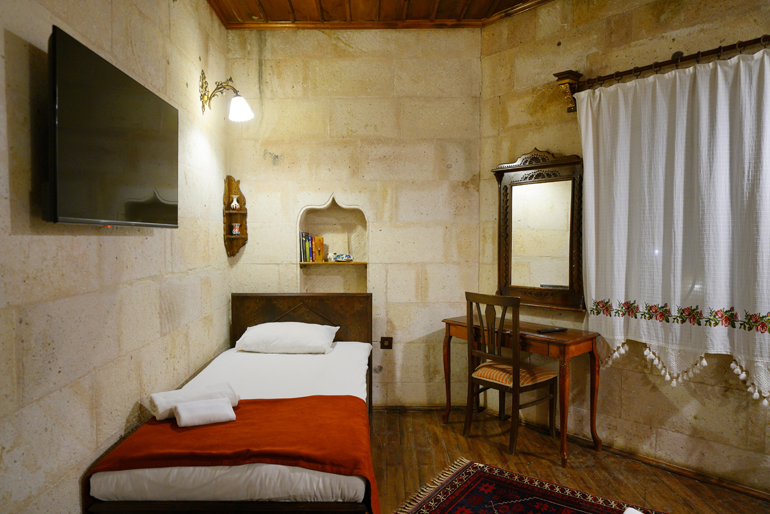 101 - Deluxe Art Triple Room with Balcony