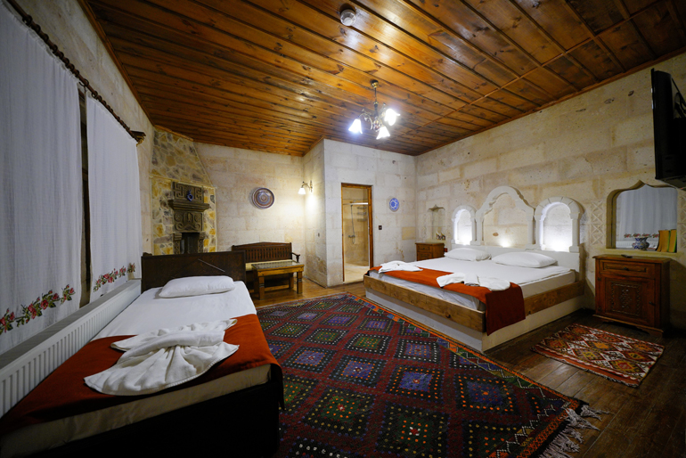 102 - Traditional Triple Room with Fireplace