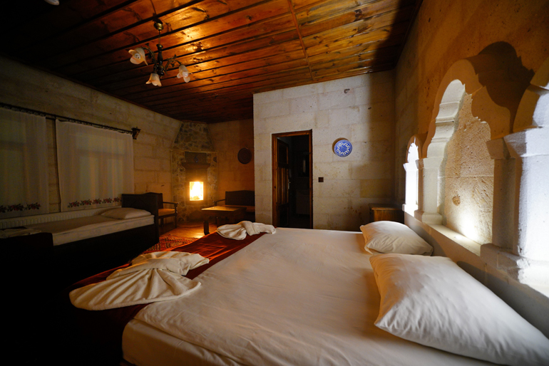 102 - Traditional Triple Room with Fireplace