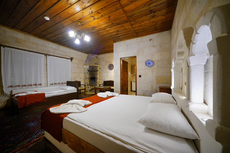 102 - Traditional Triple Room with Fireplace