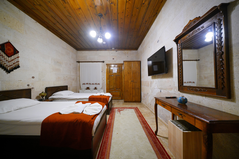 104 - Economic Triple Stone Room