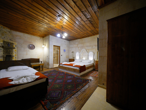 Traditional triple Room with fireplace