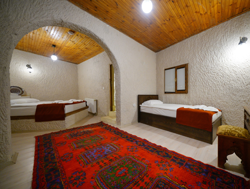 Comfort triple Cave room